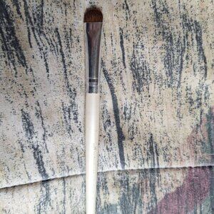 E.L.F - Flat Shader Eyeshadow Brush # 1